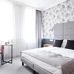 Klasztorna 25 Lägenhetshotell 3*