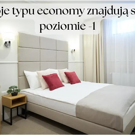 Klasztorna 25 아파트호텔