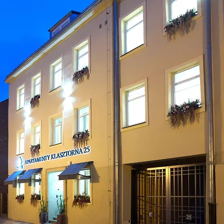 Klasztorna 25
