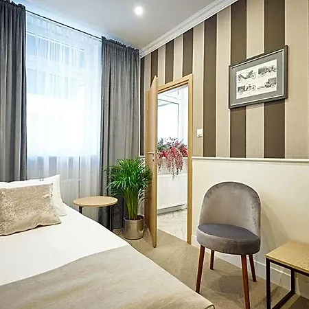 Aparthotel Klasztorna 25